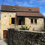 בית נופש Maison En Pierres Au Coeur Du Village Medieval De Villeneuve-dʼAveyron