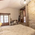 בית נופש Maison En Pierres Au Coeur Du Village Medieval De *