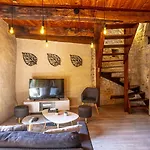 Maison En Pierres Au Coeur Du Village Medieval De *