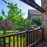Maison En Pierres Au Coeur Du Village Medieval De *