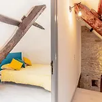 בית נופש Maison En Pierres Au Coeur Du Village Medieval De *