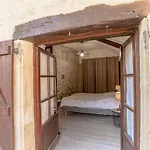 בית נופש Maison En Pierres Au Coeur Du Village Medieval De Villeneuve-dʼAveyron