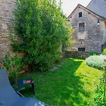 בית נופש Maison En Pierres Au Coeur Du Village Medieval De *