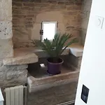 Maison En Pierres Au Coeur Du Village Medieval De Villeneuve-dʼAveyron
