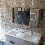 Maison En Pierres Au Coeur Du Village Medieval De