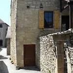 בית נופש Maison En Pierres Au Coeur Du Village Medieval De *