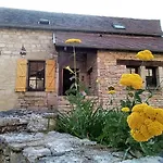 Maison En Pierres Au Coeur Du Village Medieval De Villeneuve-dʼAveyron