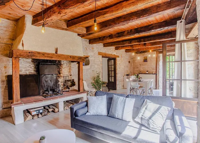 Maison En Pierres Au Coeur Du Village Medieval De Villeneuve-dʼAveyron