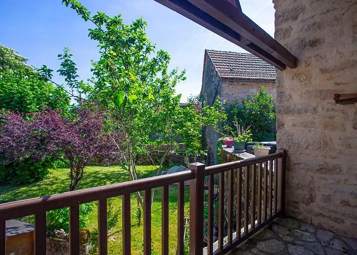 Maison En Pierres Au Coeur Du Village Medieval De *