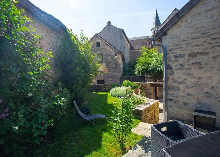 Maison En Pierres Au Coeur Du Village Medieval De Villeneuve-dʼAveyron
