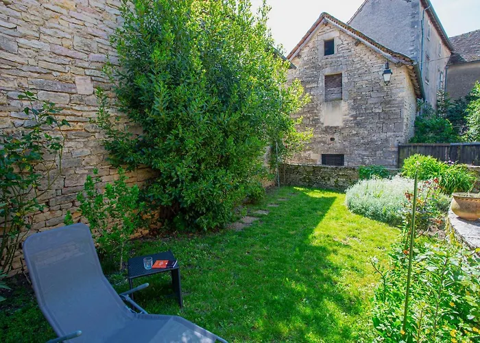 Ferienhaus Maison En Pierres Au Coeur Du Village Medieval De *