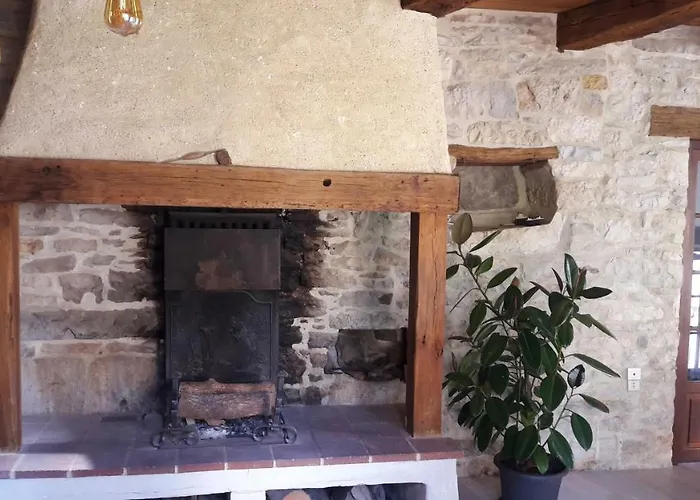Maison En Pierres Au Coeur Du Village Medieval De Villeneuve-dʼAveyron