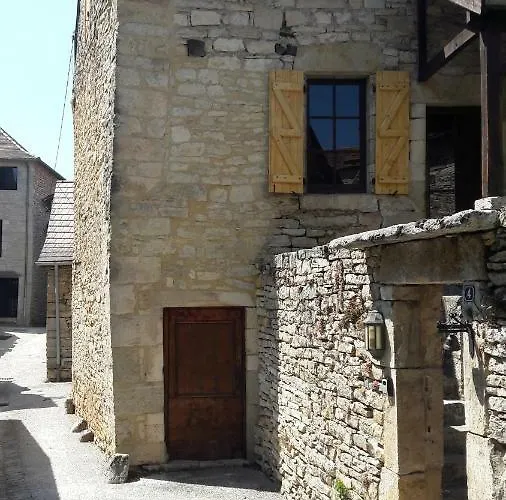 Ferienhaus Maison En Pierres Au Coeur Du Village Medieval De *