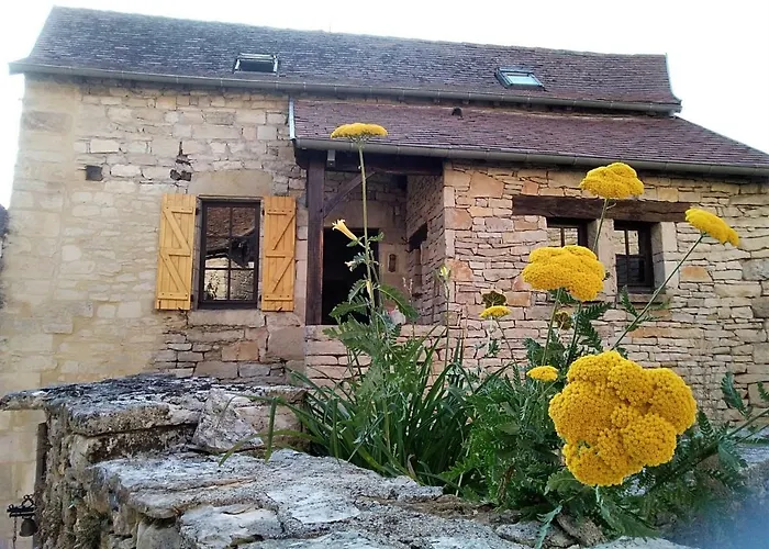 Maison En Pierres Au Coeur Du Village Medieval De Villeneuve-dʼAveyron