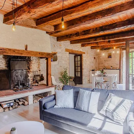 Maison En Pierres Au Coeur Du Village Medieval De Villeneuve-d'Aveyron
