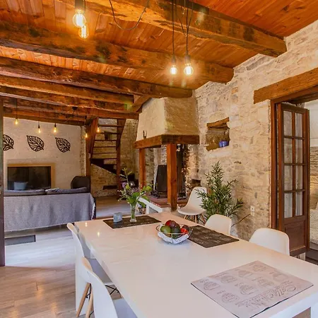 Maison En Pierres Au Coeur Du Village Médiéval De * Villeneuve-dʼAveyron