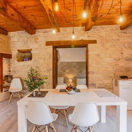 Maison En Pierres Au Coeur Du Village Médiéval De * Villeneuve-dʼAveyron