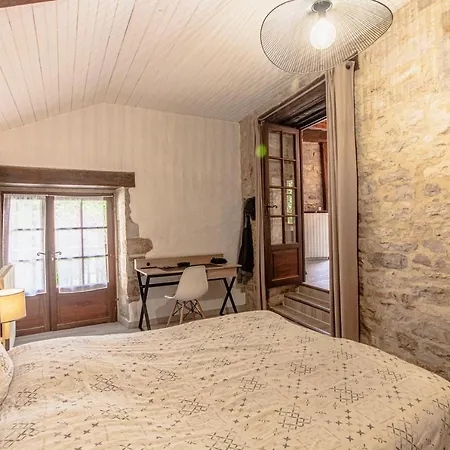 Casa vacanze Maison En Pierres Au Coeur Du Village Médiéval De *