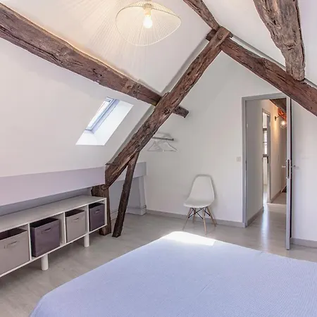 Maison En Pierres Au Coeur Du Village Medieval De *