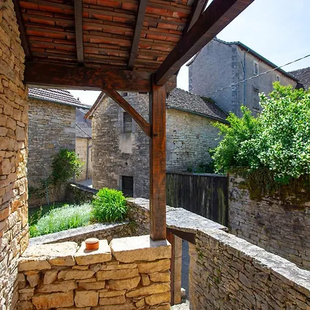 Holiday home Maison En Pierres Au Coeur Du Village Medieval De Villeneuve-d'Aveyron