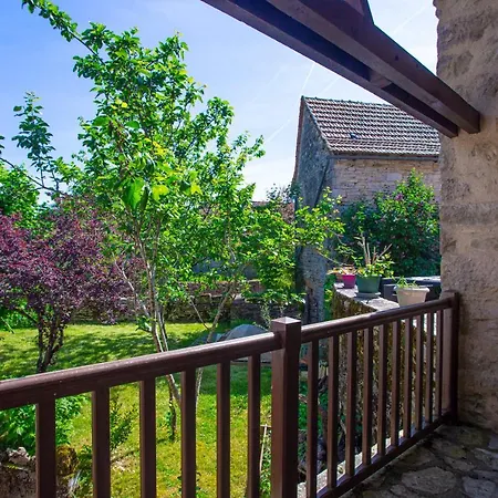 Maison En Pierres Au Coeur Du Village Medieval De *