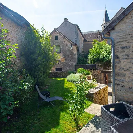 Maison En Pierres Au Coeur Du Village Medieval De Villeneuve-d'Aveyron