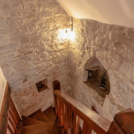 Casa vacanze Maison En Pierres Au Coeur Du Village Médiéval De