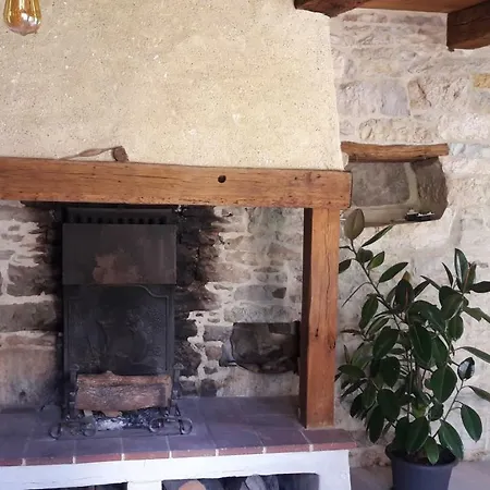 Maison En Pierres Au Coeur Du Village Médiéval De Villeneuve-dʼAveyron