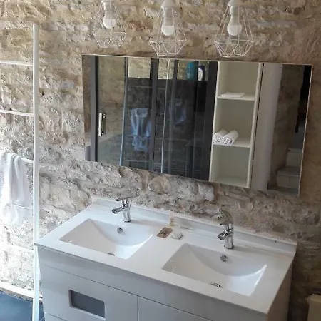 Maison En Pierres Au Coeur Du Village Médiéval De