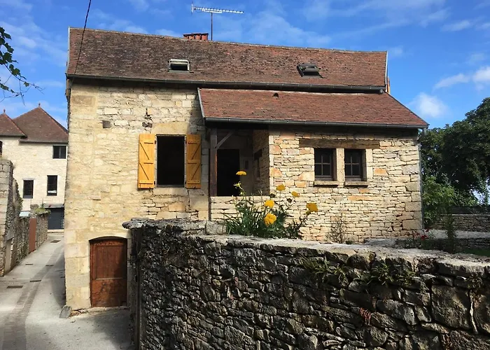Hébergement de vacances Maison En Pierres Au Coeur Du Village Médiéval De Villeneuve-dʼAveyron