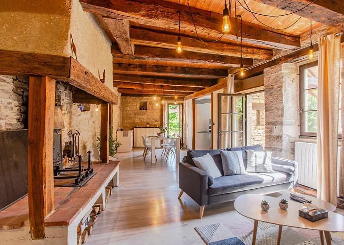 Hébergement de vacances Maison En Pierres Au Coeur Du Village Médiéval De *