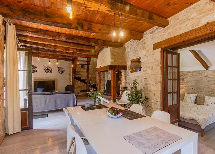 Maison En Pierres Au Coeur Du Village Médiéval De * Villeneuve-dʼAveyron