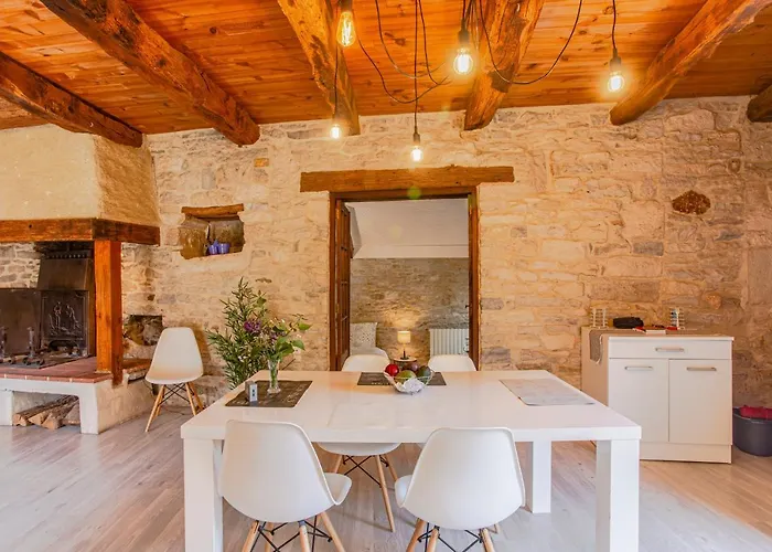 Maison En Pierres Au Coeur Du Village Médiéval De * Villeneuve-dʼAveyron