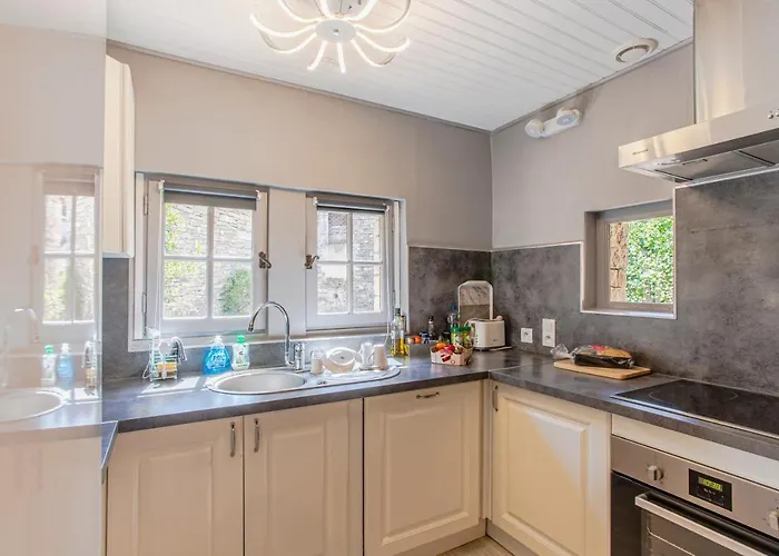 Hébergement de vacances Maison En Pierres Au Coeur Du Village Médiéval De Villeneuve-dʼAveyron