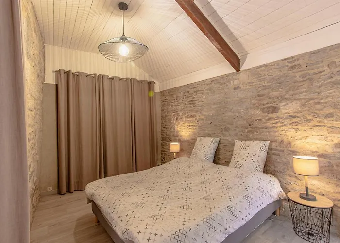 Maison En Pierres Au Coeur Du Village Médiéval De