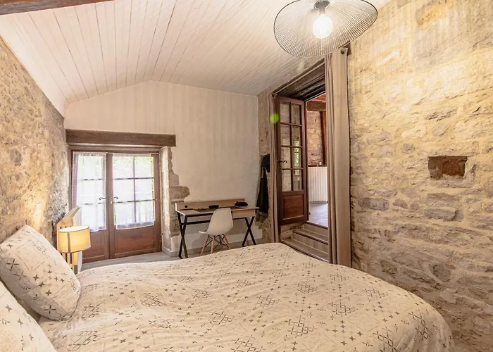 Hébergement de vacances Maison En Pierres Au Coeur Du Village Médiéval De *