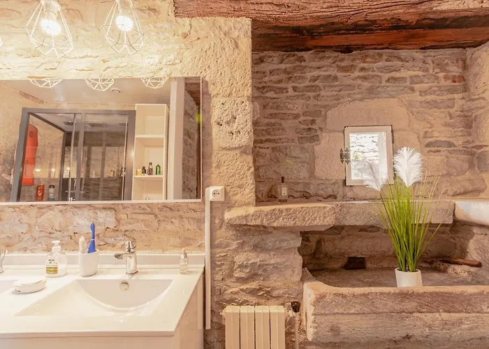 Maison En Pierres Au Coeur Du Village Médiéval De Hébergement de vacances Villeneuve-dʼAveyron