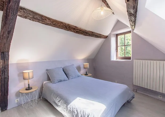 Hébergement de vacances Maison En Pierres Au Coeur Du Village Médiéval De Villeneuve-dʼAveyron