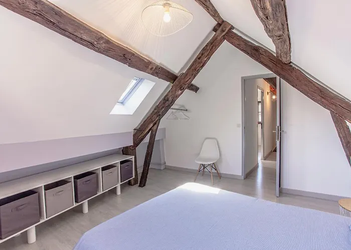 Maison En Pierres Au Coeur Du Village Médiéval De *