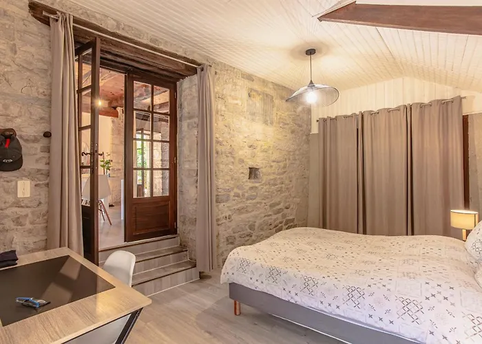 Maison En Pierres Au Coeur Du Village Médiéval De Hébergement de vacances Villeneuve-dʼAveyron