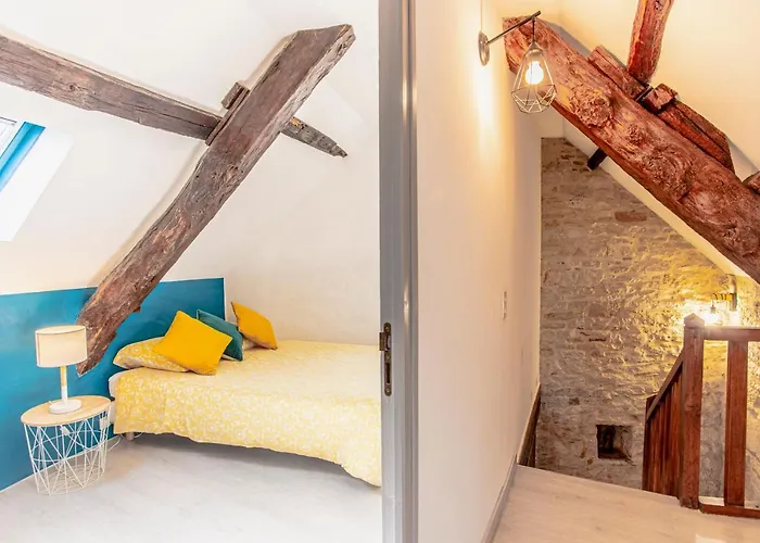 Hébergement de vacances Maison En Pierres Au Coeur Du Village Médiéval De *