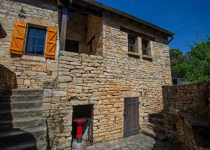 Maison En Pierres Au Coeur Du Village Médiéval De *